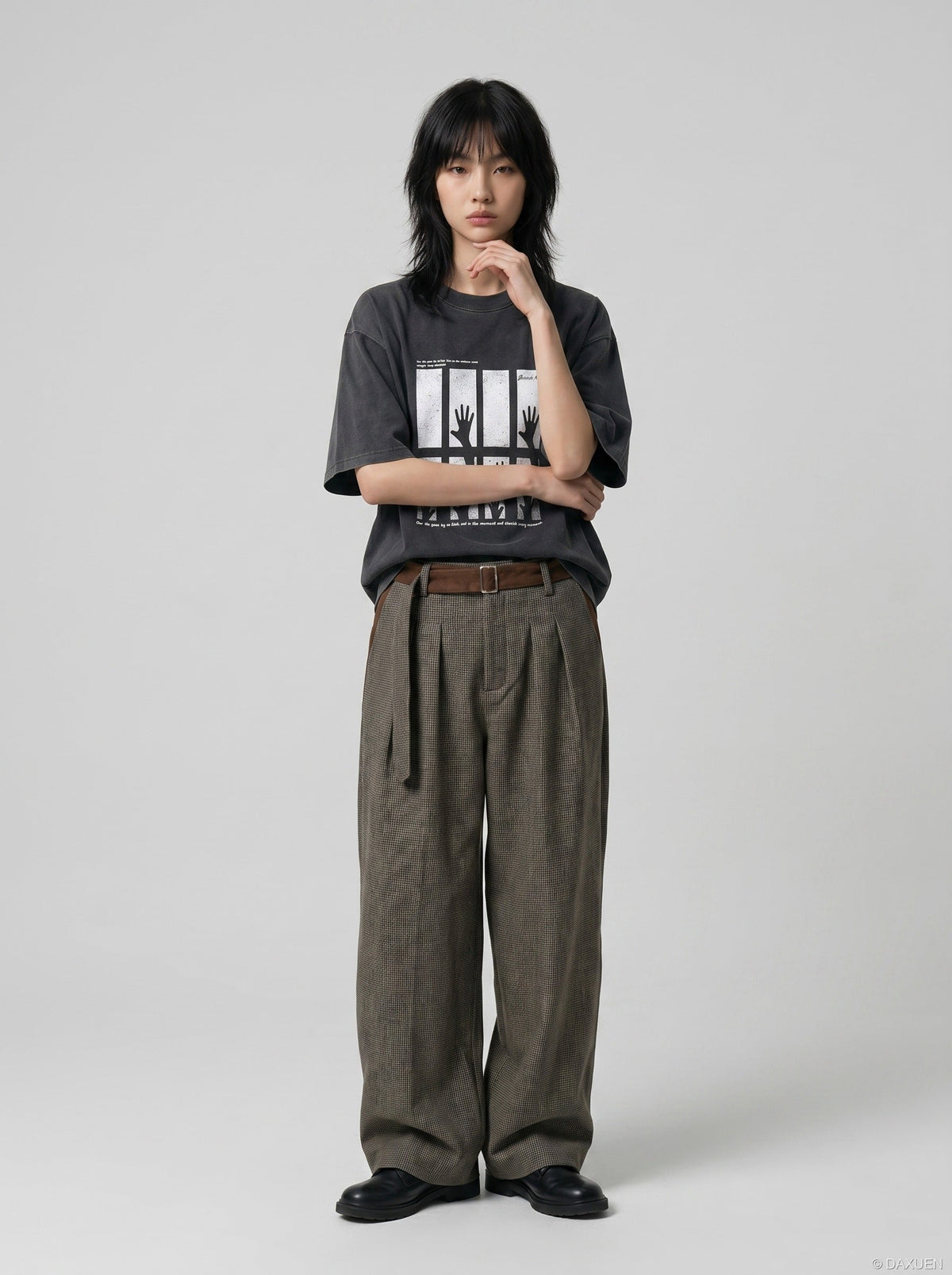 DAXUEN dark charcoal oversized silhouetted-hands graphic tee — model photo