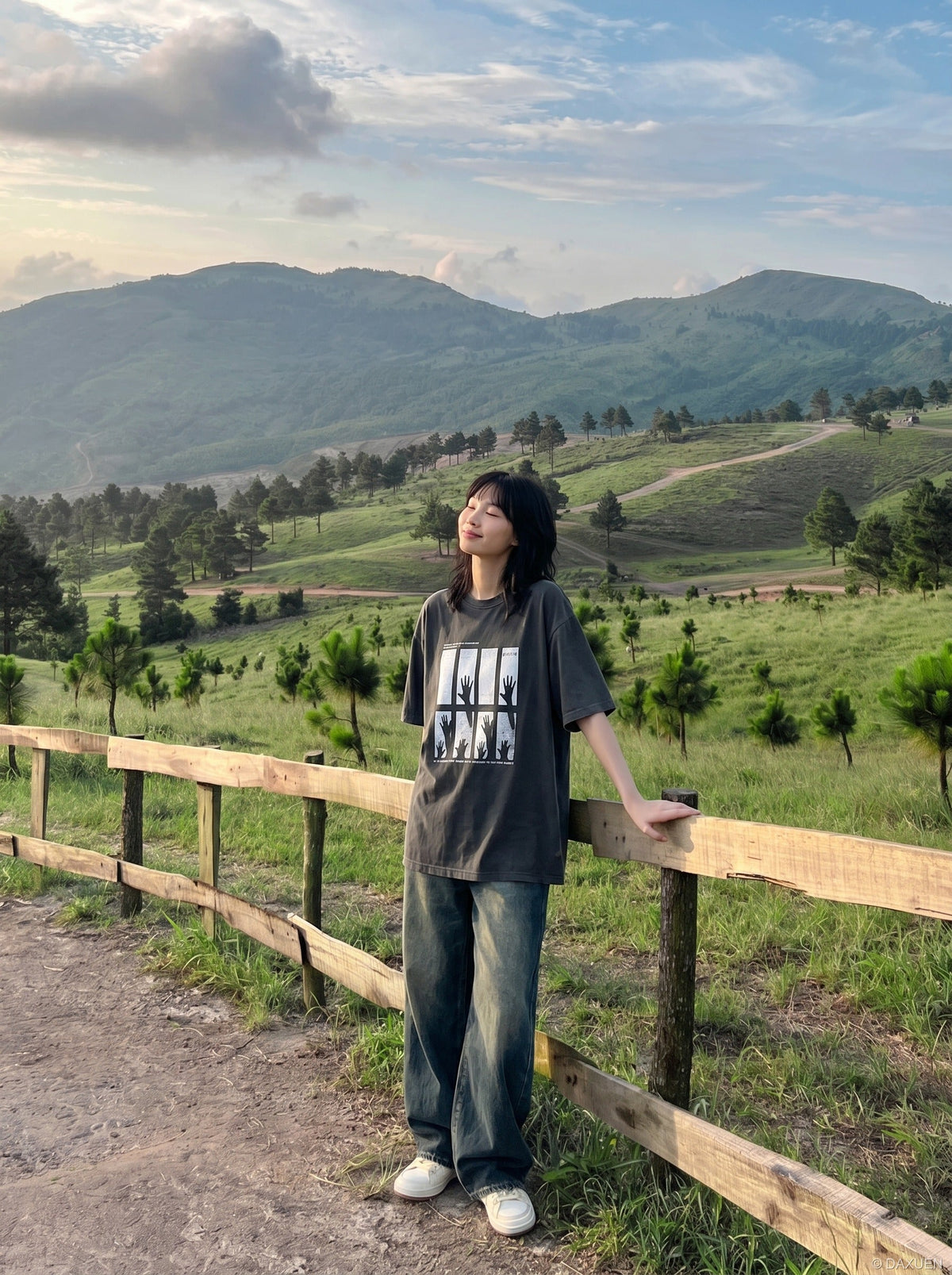 DAXUEN dark charcoal oversized silhouetted-hands graphic tee — model photo