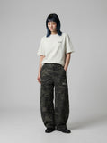 DAXUEN Minimal Logo Relaxed-Fit Tee — model photo
