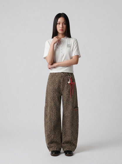 DAXUEN Short-sleeved henley shirt with skull graphic — model photo