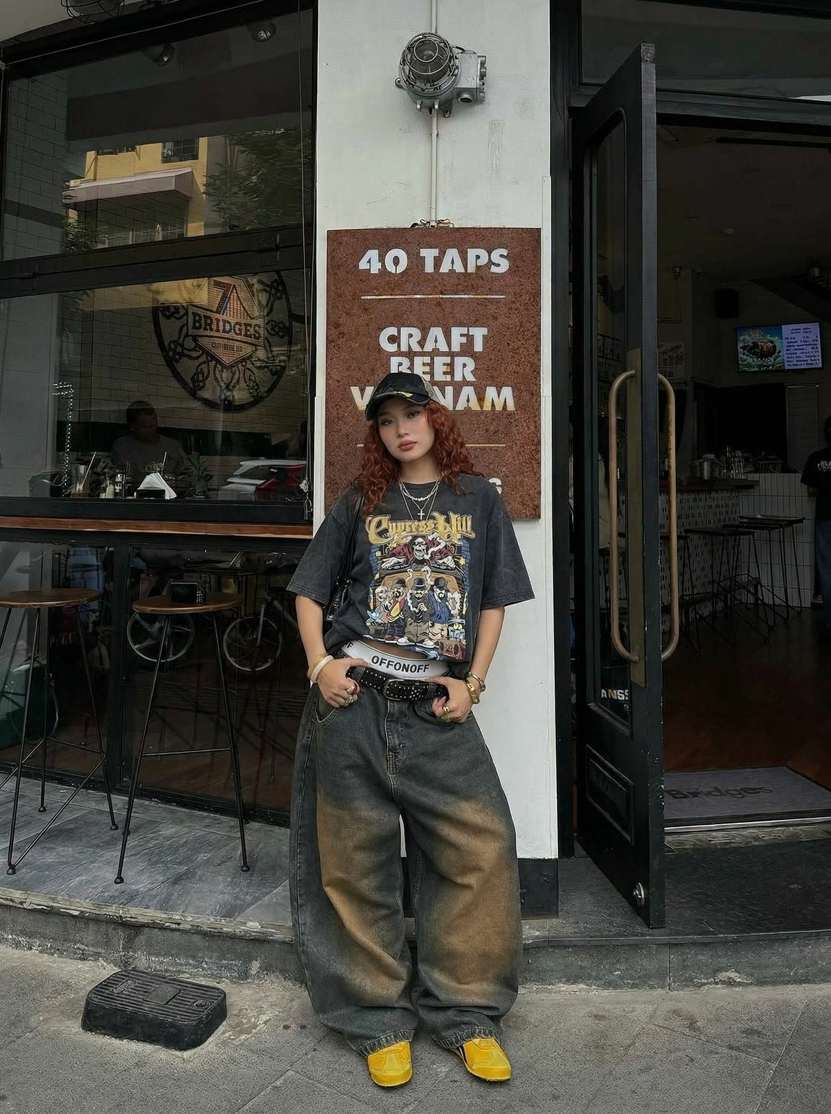 DAXUEN Oversized short-sleeve t-shirt with skull graphic — model photo