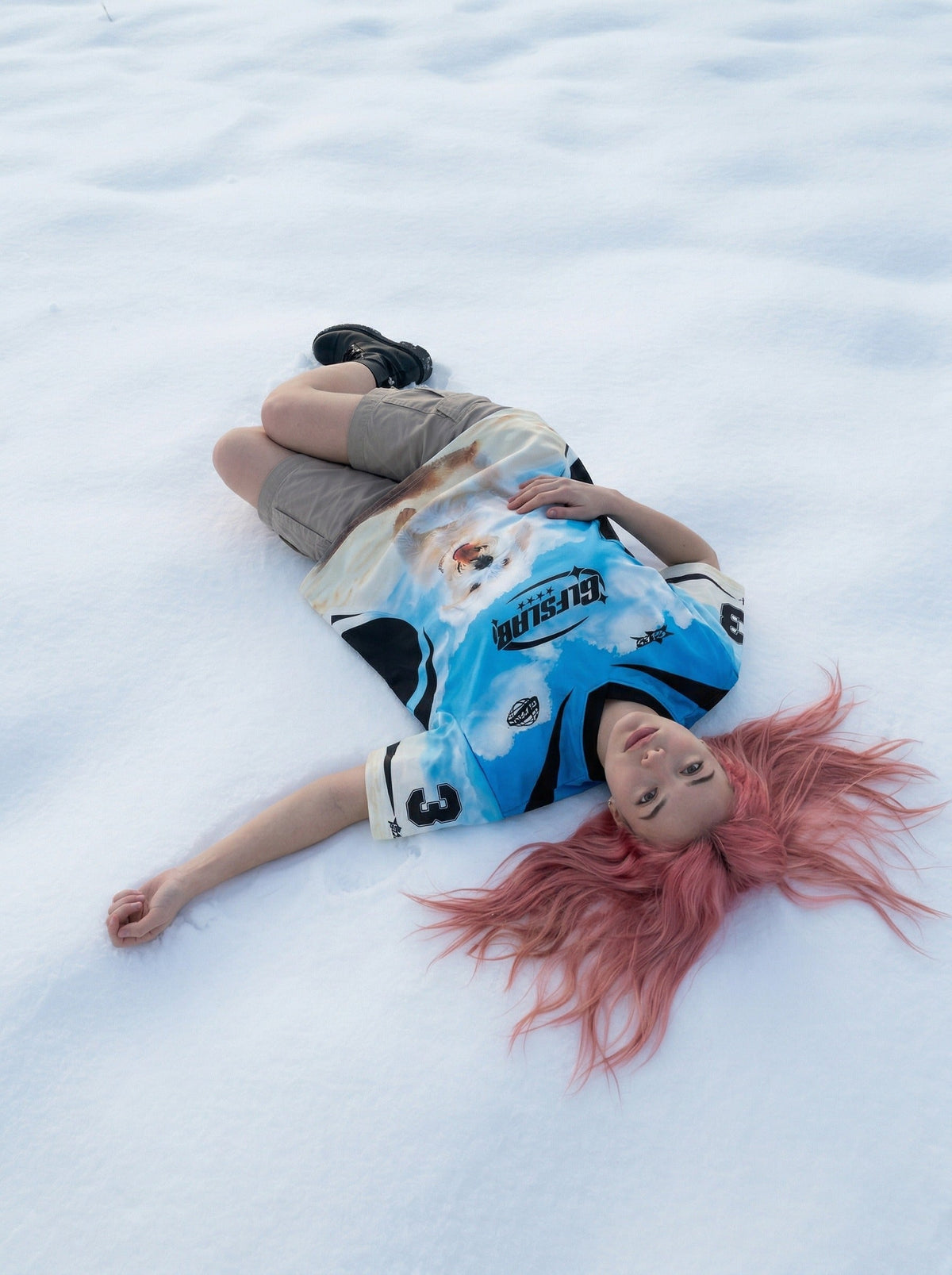DAXUEN Sky blue short-sleeved graphic t-shirt featuring a dog — model photo
