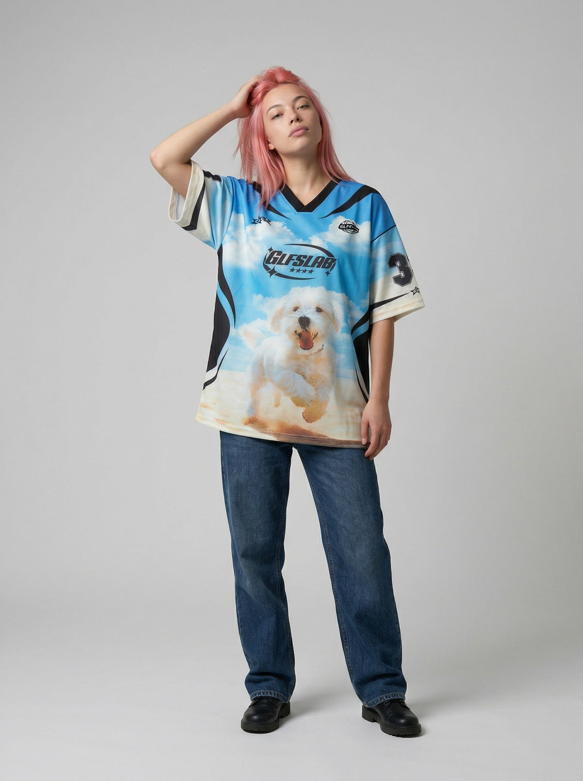 DAXUEN Sky blue short-sleeved graphic t-shirt featuring a dog — model photo