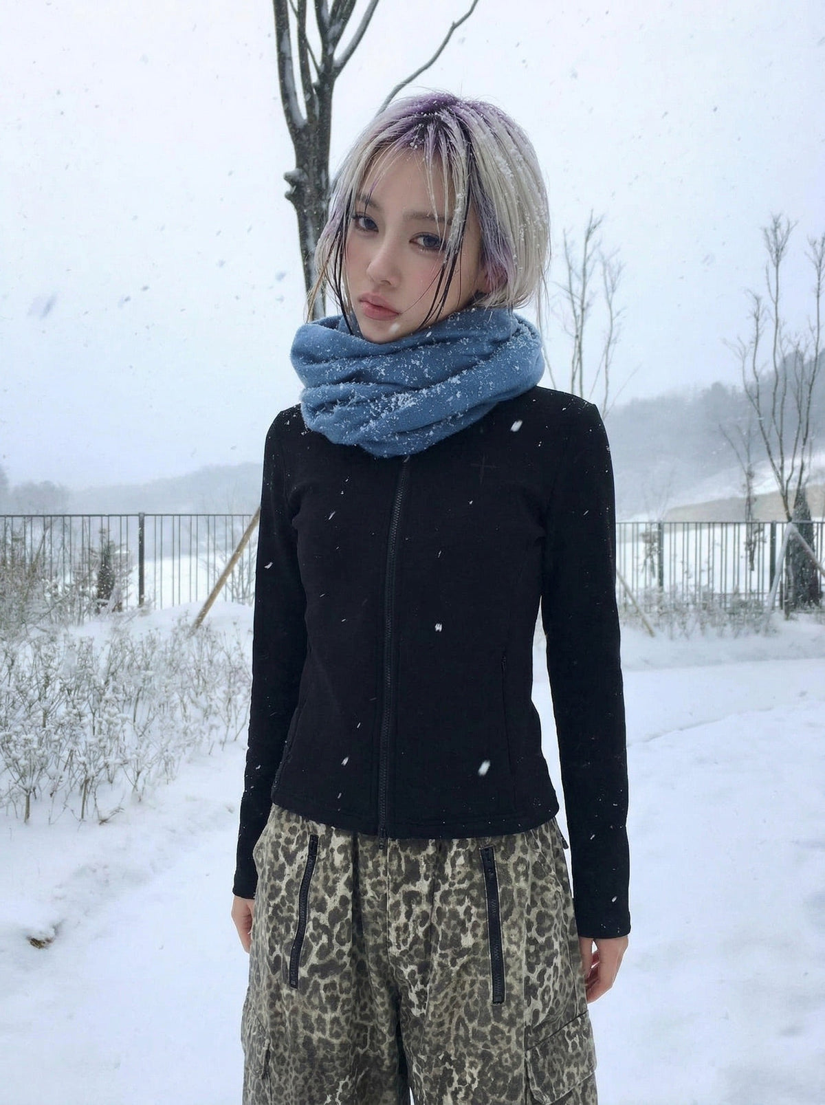 DAXUEN Sleek zip-up athletic jacket with embroidered logo — model photo