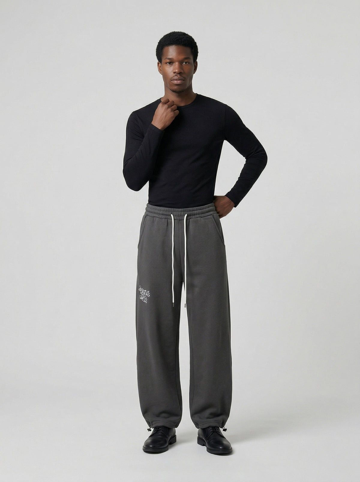 DAXUEN Dark grey wide leg sweatpants with unique graphics — model photo