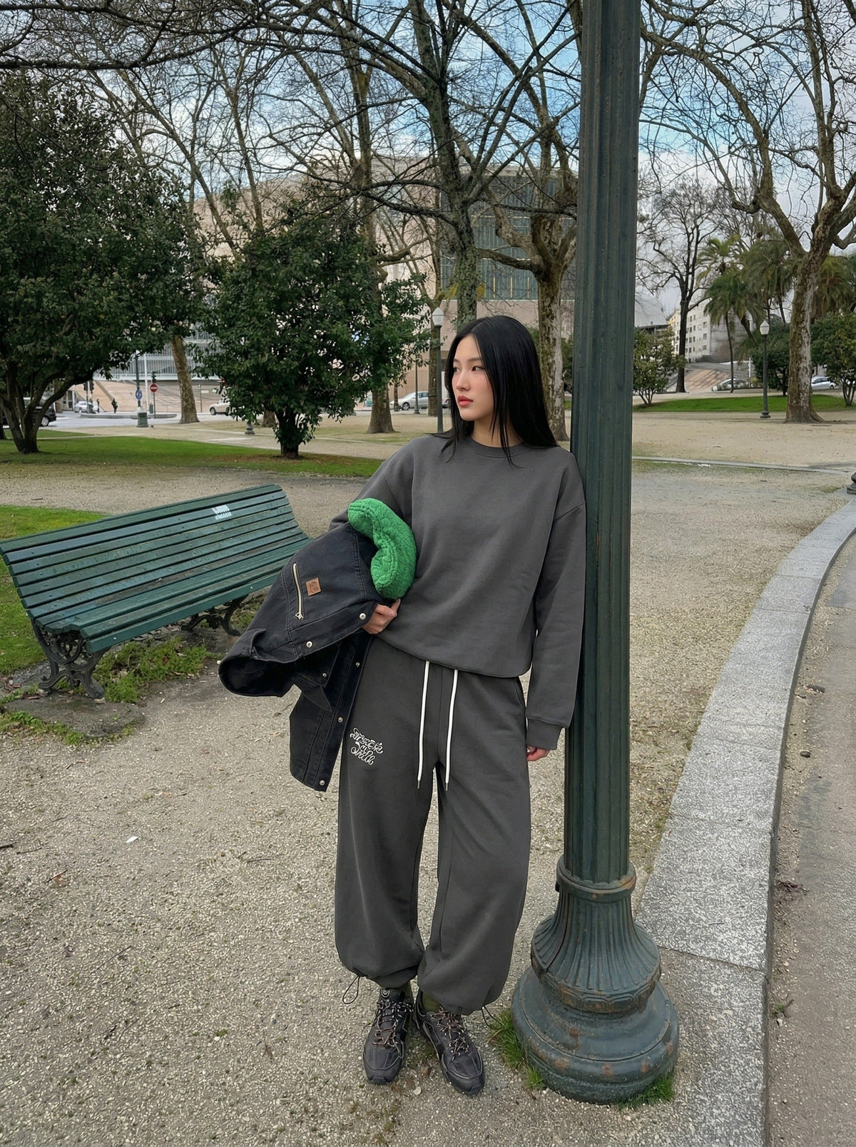 DAXUEN Dark grey wide leg sweatpants with unique graphics — model photo