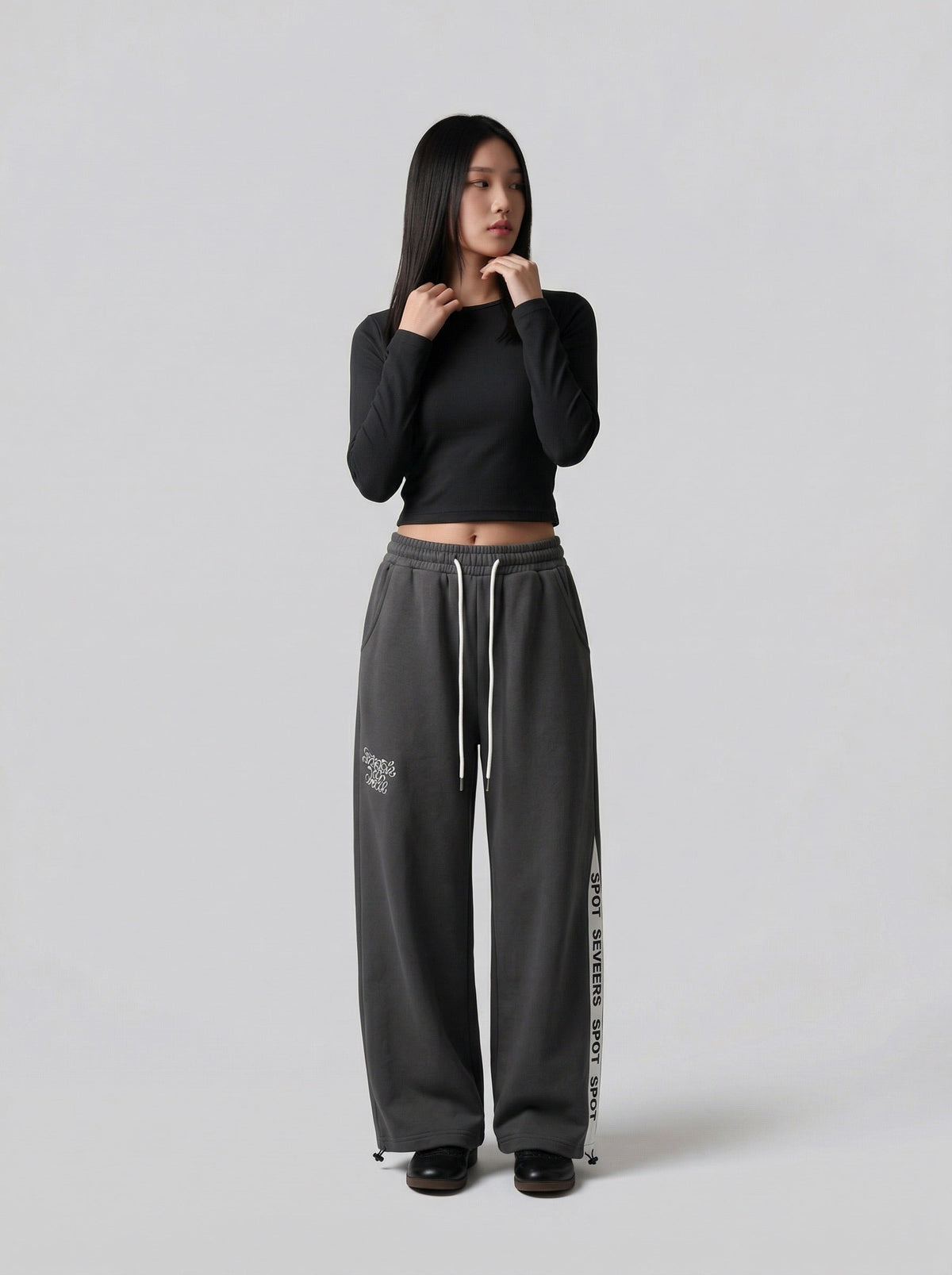 DAXUEN Dark grey wide leg sweatpants with unique graphics — model photo