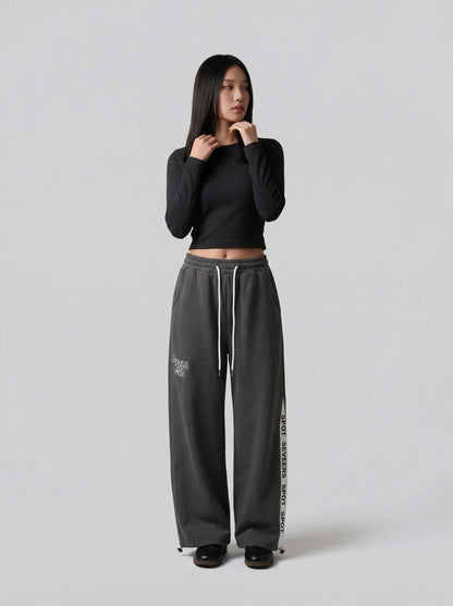 DAXUEN Dark grey wide leg sweatpants with unique graphics — model photo