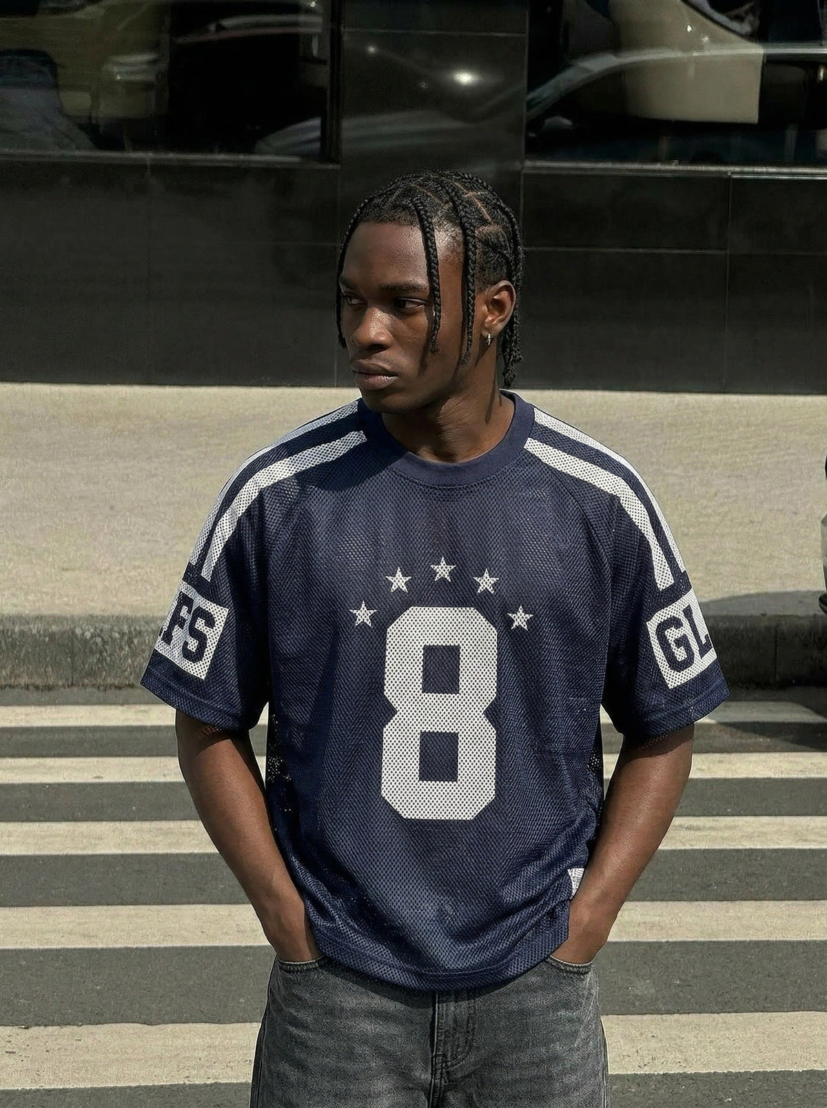 DAXUEN Sporty short-sleeved mesh t-shirt with graphics — model photo