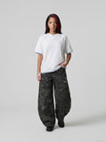 DAXUEN Oversized short-sleeved V-neck T-shirt — model photo