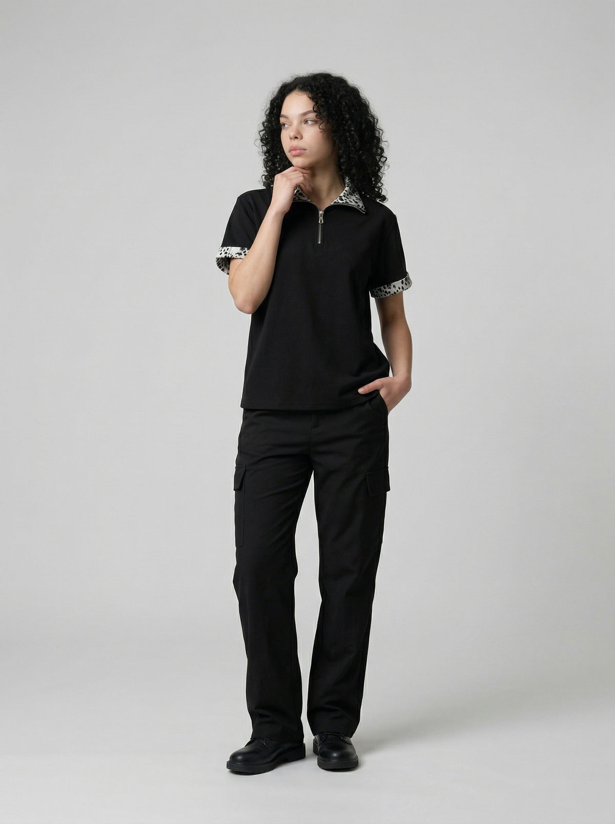 DAXUEN Short-sleeved polo shirt with spot print details — model photo