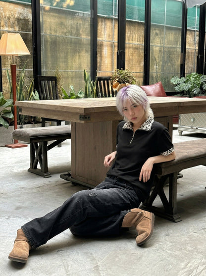 DAXUEN Short-sleeved polo shirt with spot print details — model photo