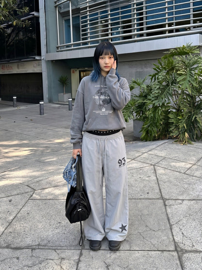 DAXUEN Wide-leg track pants with star graphics — model photo