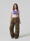 DAXUEN Star print crew neck T-shirt with bold text — model photo