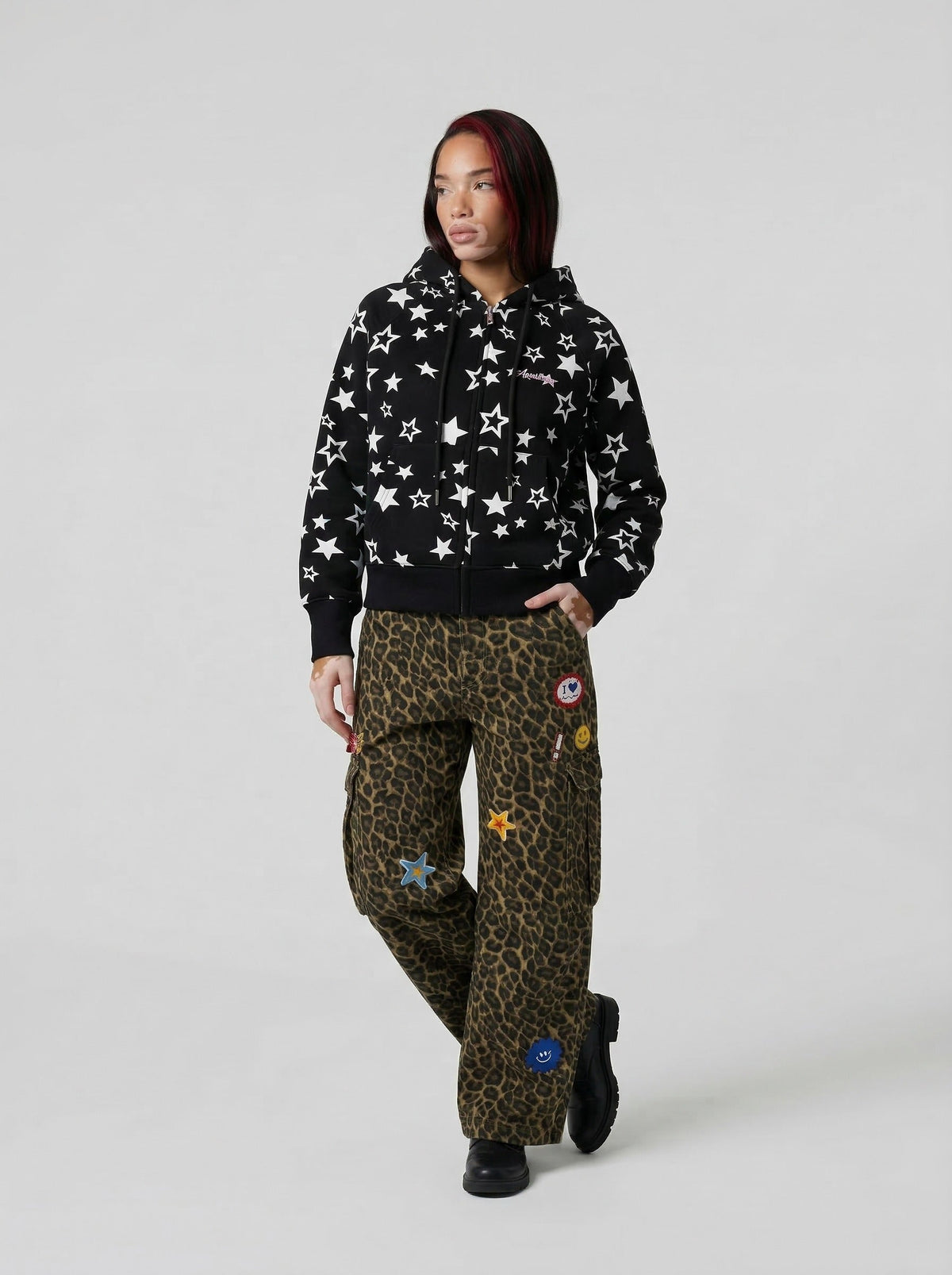 DAXUEN Star print full-zip hooded jacket — model photo