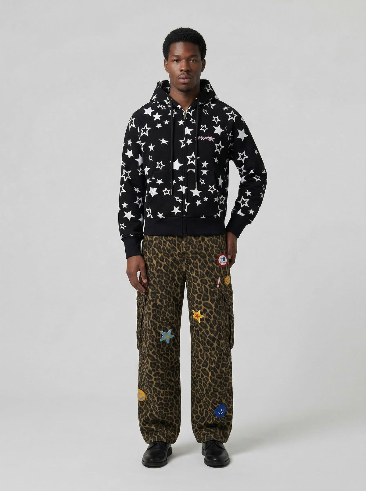 DAXUEN Star print full-zip hooded jacket — model photo