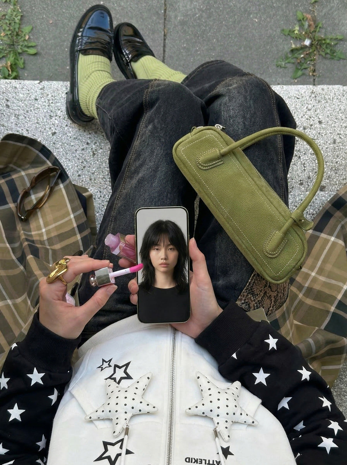 DAXUEN Colour-blocked full-zip hoodie with star graphics — model photo