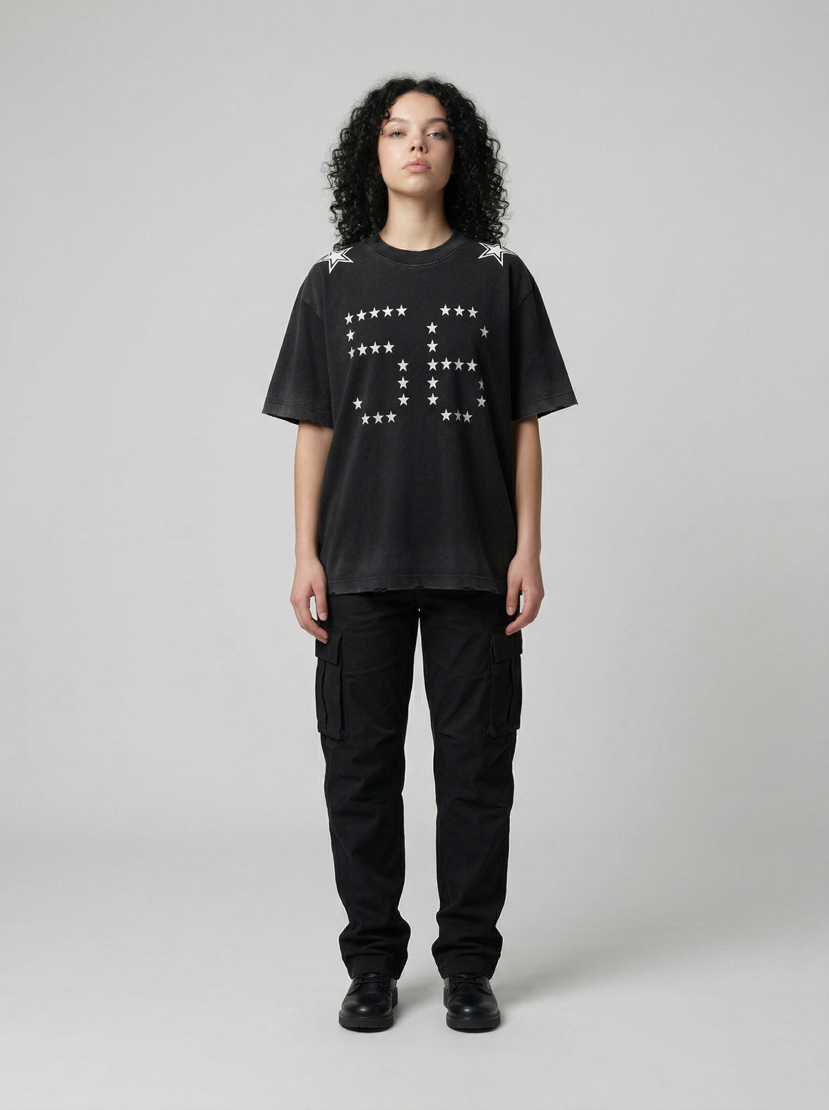DAXUEN Oversized short-sleeved T-shirt with star graphics — model photo