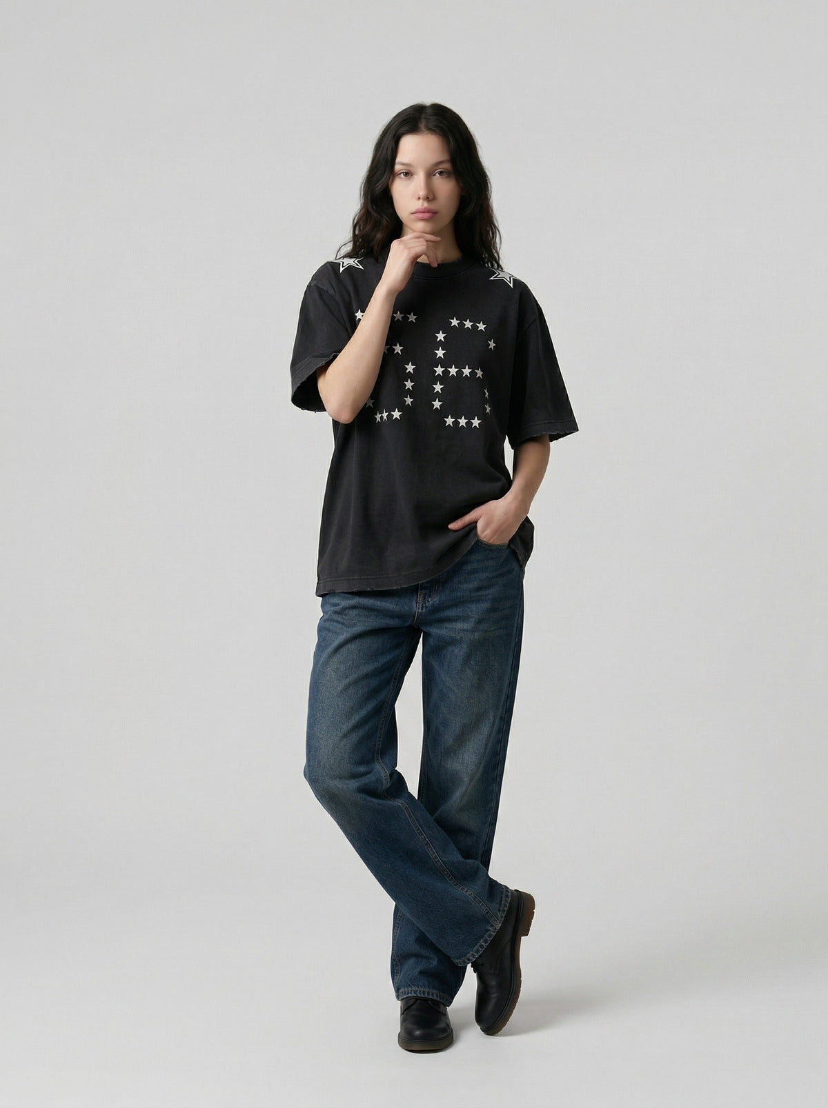 DAXUEN Oversized short-sleeved T-shirt with star graphics — model photo
