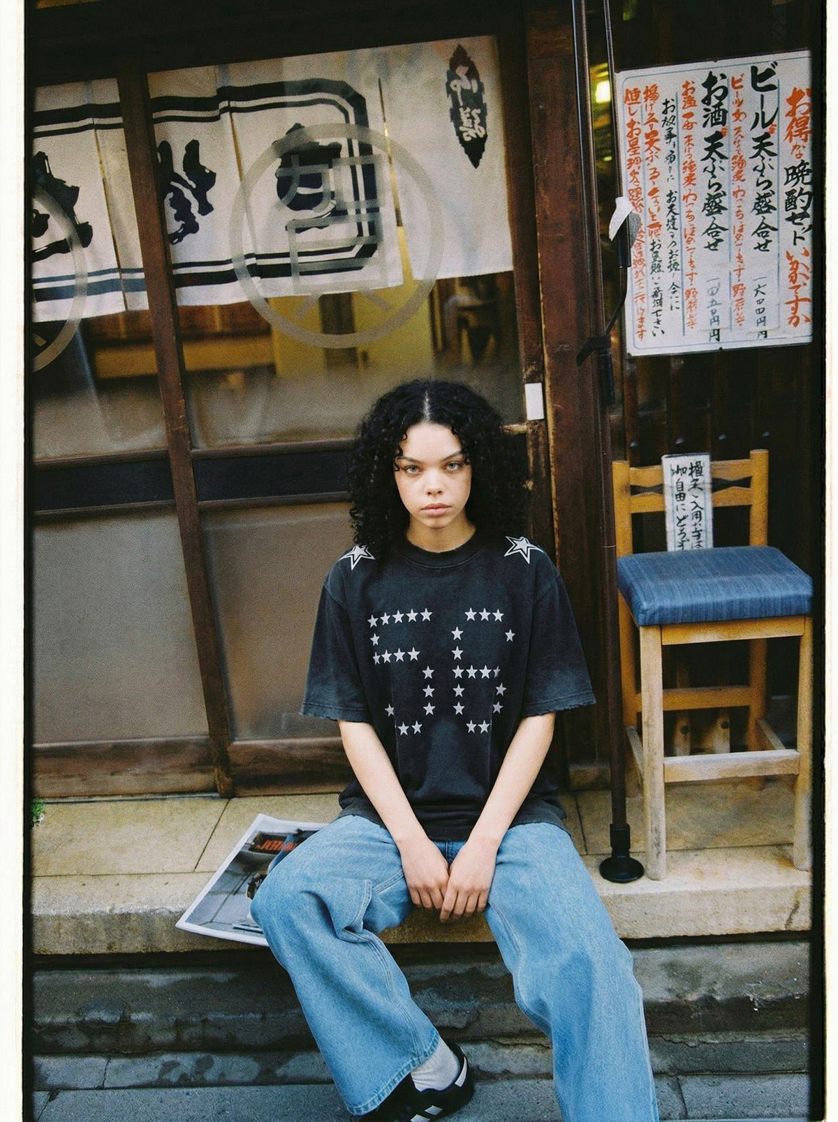 DAXUEN Oversized short-sleeved T-shirt with star graphics — model photo