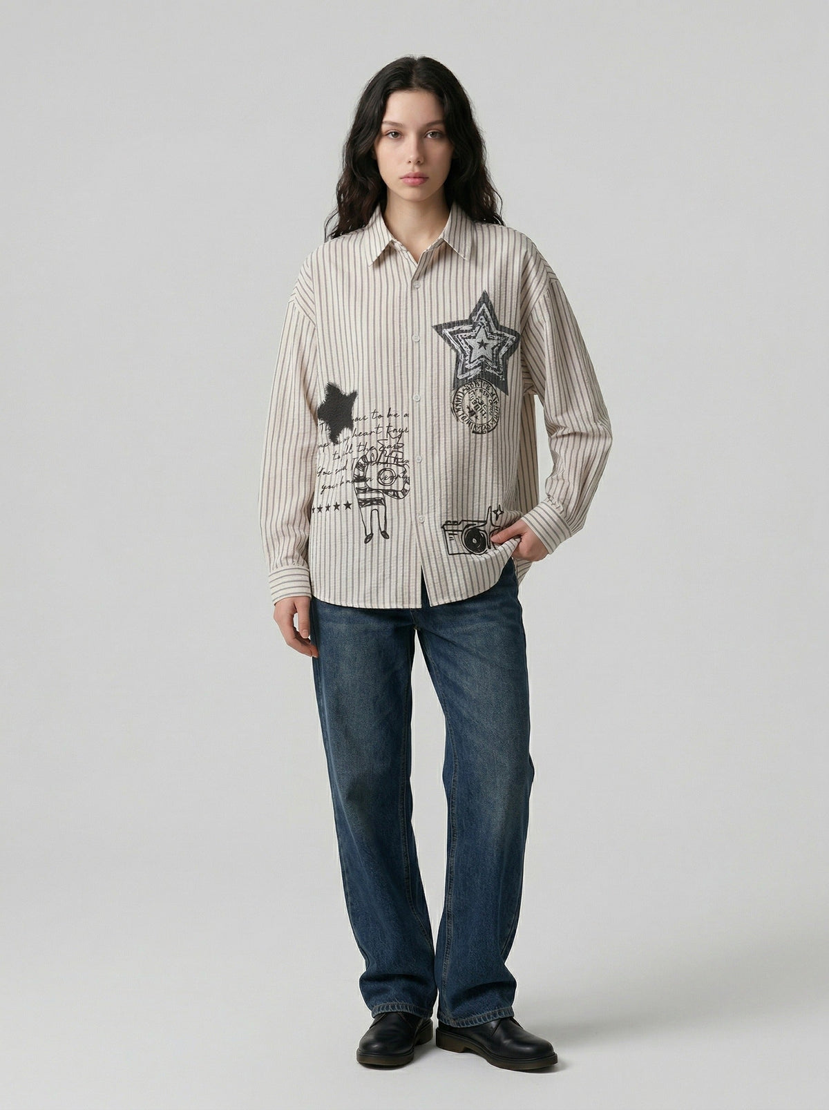 DAXUEN Loose-fitting long-sleeved collared shirt with star graphics — model photo