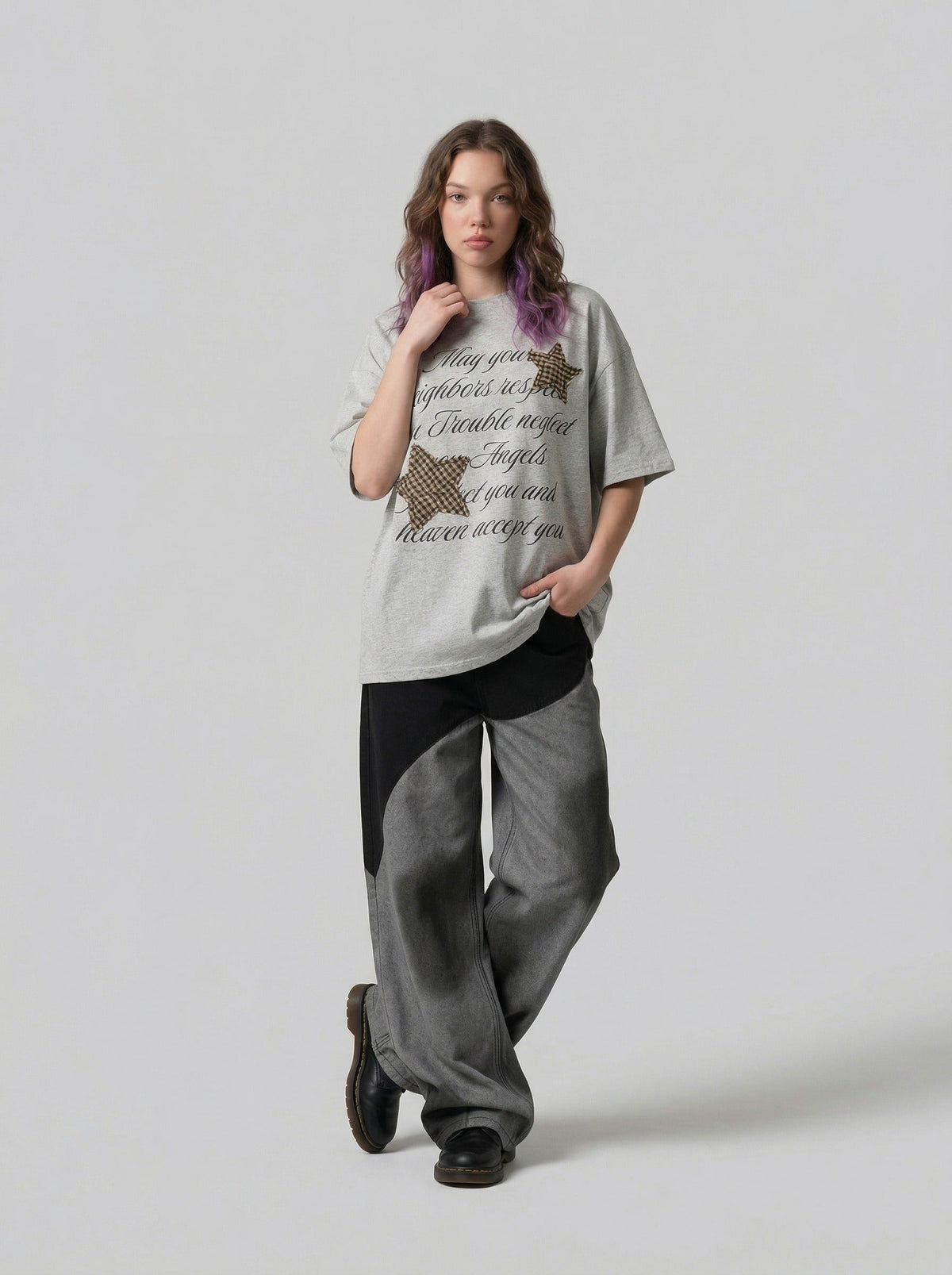 DAXUEN Oversized short-sleeved T-shirt with graphic text and star patches — model photo