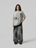DAXUEN Oversized short-sleeved T-shirt with graphic text and star patches — model photo
