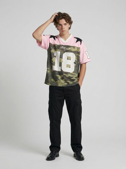 DAXUEN Short-sleeve camouflage jersey t-shirt with graphic details — model photo