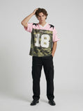 DAXUEN Short-sleeve camouflage jersey t-shirt with graphic details — model photo