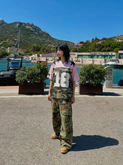 DAXUEN Short-sleeve camouflage jersey t-shirt with graphic details — model photo