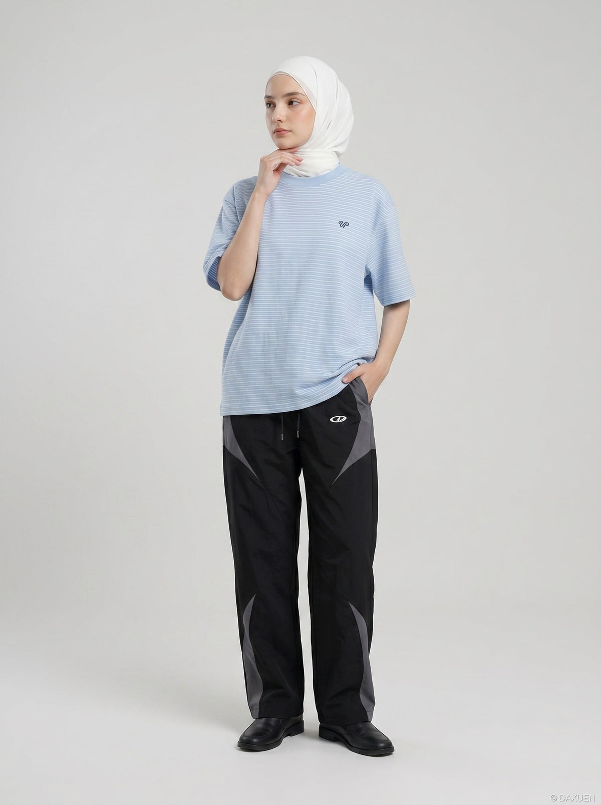 DAXUEN Striped short-sleeved relaxed-fit t-shirt — model photo