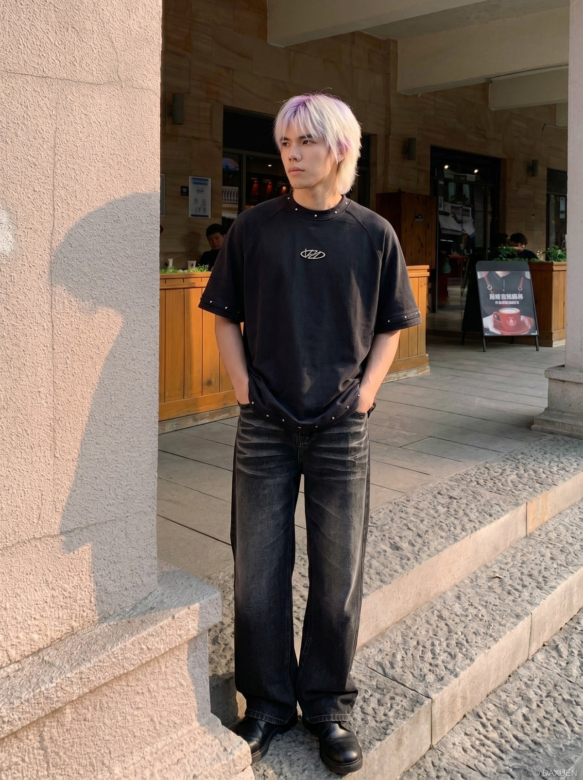 DAXUEN Studded abstract logo short-sleeved t-shirt — model photo