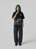 DAXUEN Short-sleeved polo shirt with embroidered logo and script print — model photo