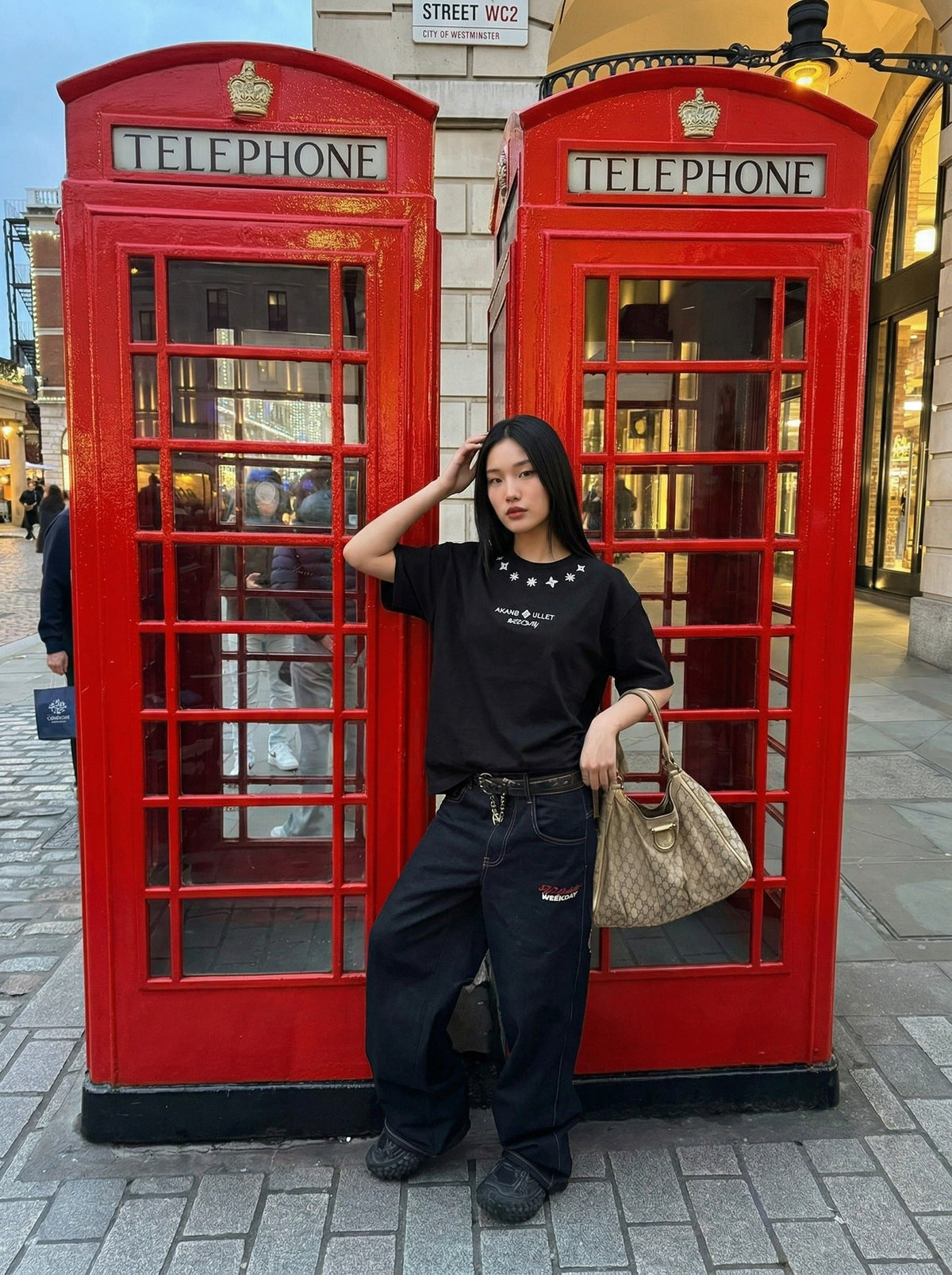 DAXUEN Short-sleeved relaxed-fit t-shirt with floral embroidery — model photo