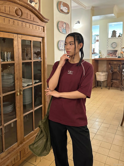 DAXUEN deep maroon stylized oval 'ANSWER ME' graphic tee — model photo