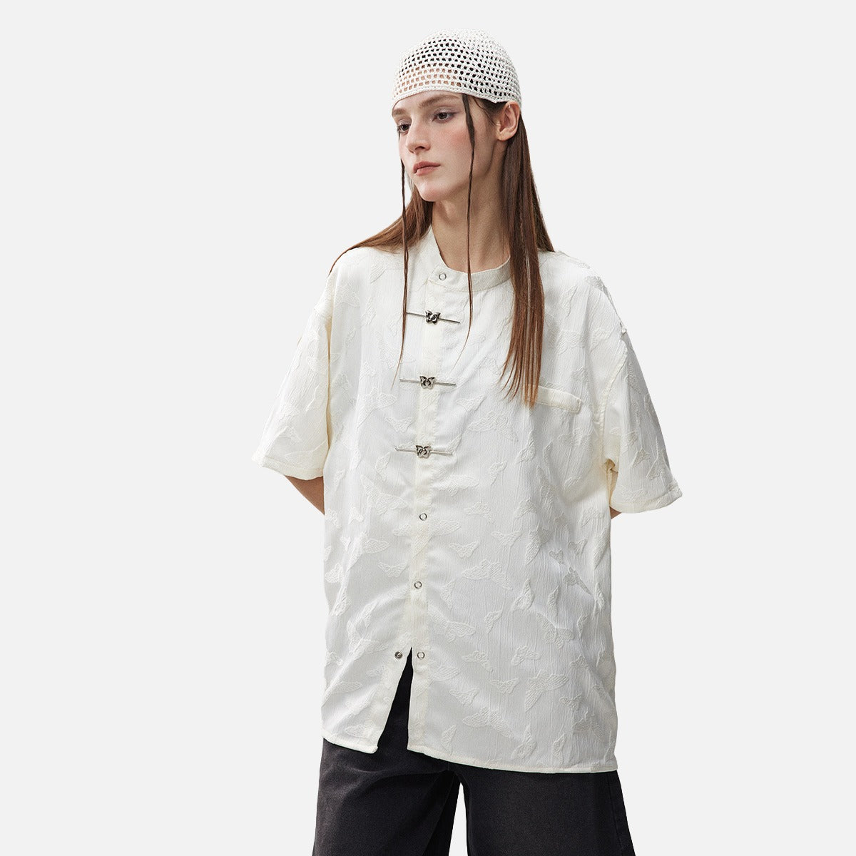 DAXUEN black short-sleeved butterfly motif band collar shirt