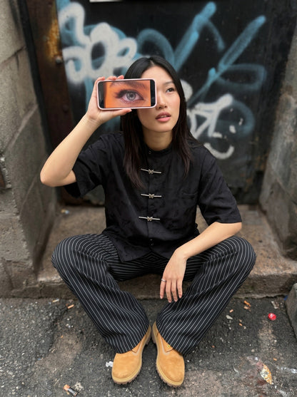 DAXUEN black short-sleeved butterfly motif band collar shirt — model photo