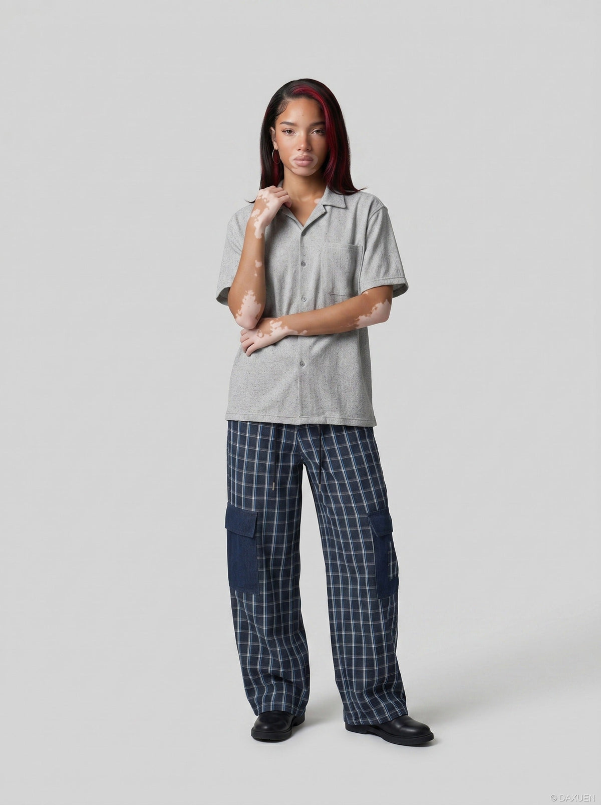 DAXUEN Short-sleeved button-up shirt with camp collar — model photo