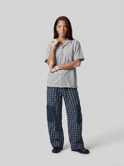 DAXUEN Short-sleeved button-up shirt with camp collar — model photo