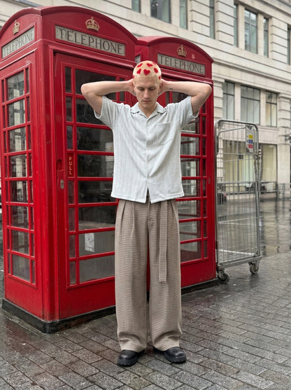 DAXUEN Short-sleeved button-up shirt with camp collar — model photo