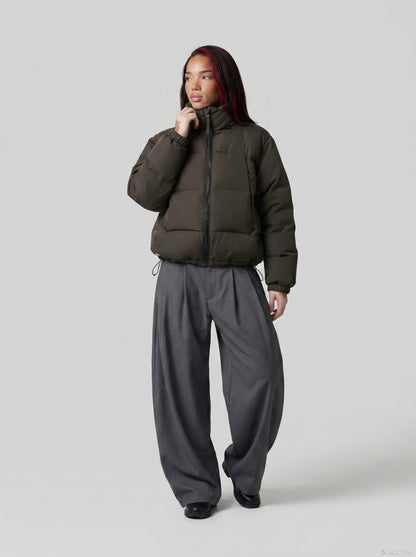 DAXUEN Men's tailored wide-leg trousers in dark grey and black — model photo