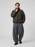 DAXUEN Men's tailored wide-leg trousers in dark grey and black — model photo