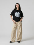DAXUEN Short-sleeved t-shirt with apple graphic — model photo