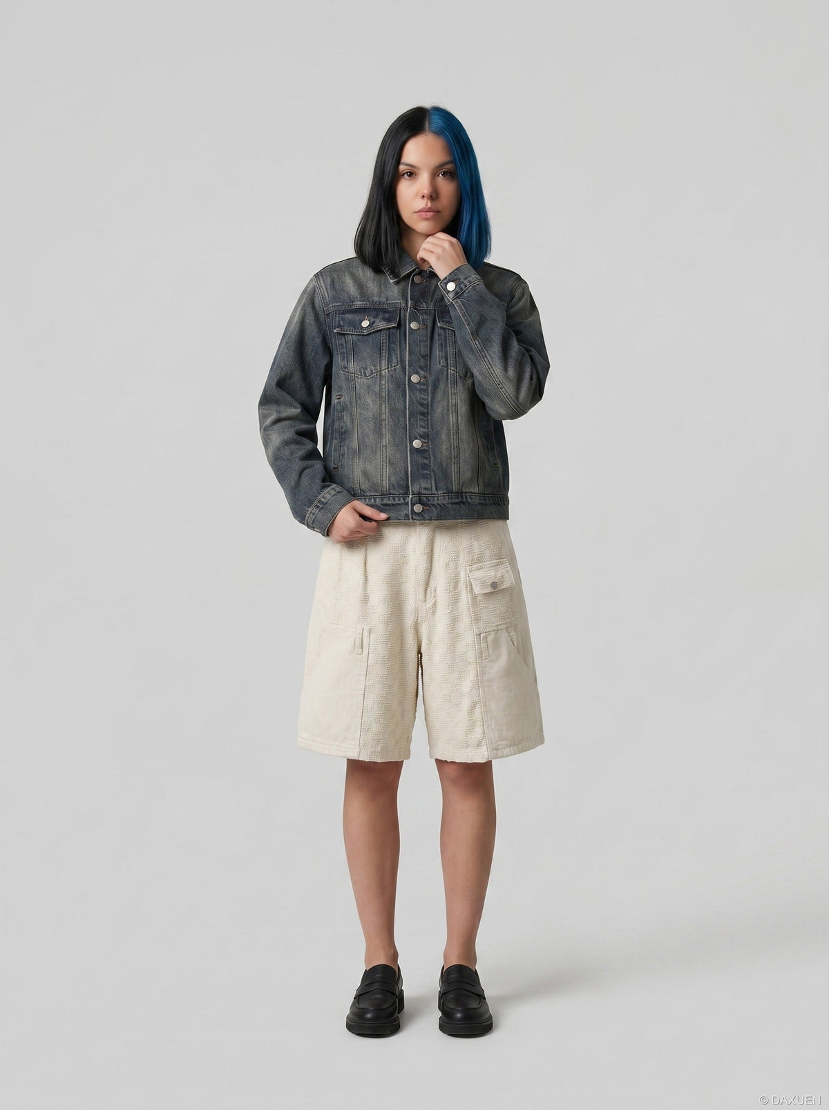 DAXUEN Textured cargo shorts with pockets and a unique pattern — model photo