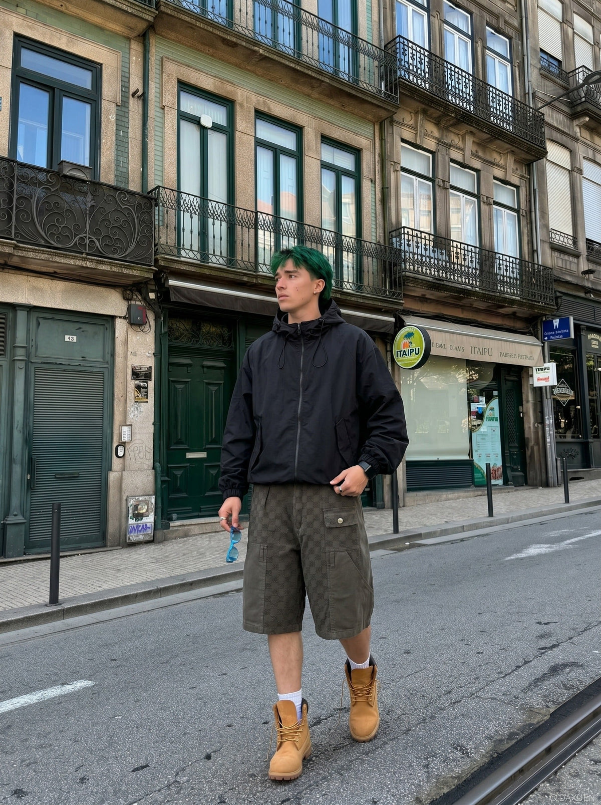DAXUEN Textured cargo shorts with pockets and a unique pattern — model photo