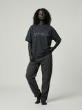DAXUEN Relaxed-fit short-sleeved T-shirt with abstract graphic — model photo