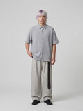 DAXUEN Men's short-sleeved textured button-up shirt — model photo