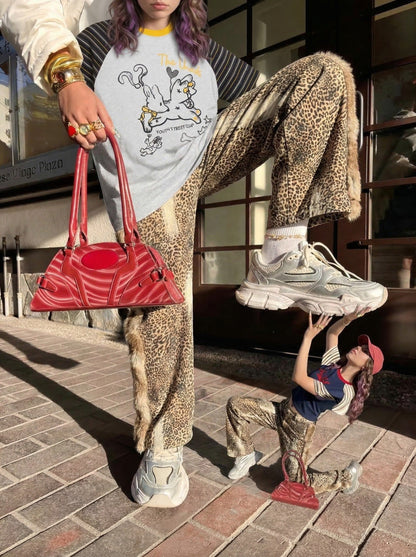 DAXUEN Relaxed-fit short-sleeved raglan t-shirt with cartoon rabbit graphic — model photo