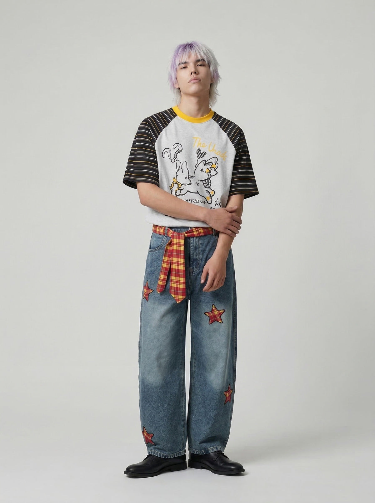 DAXUEN Relaxed-fit short-sleeved raglan t-shirt with cartoon rabbit graphic — model photo