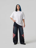 DAXUEN Oversized short-sleeve graphic t-shirt in white and grey — model photo
